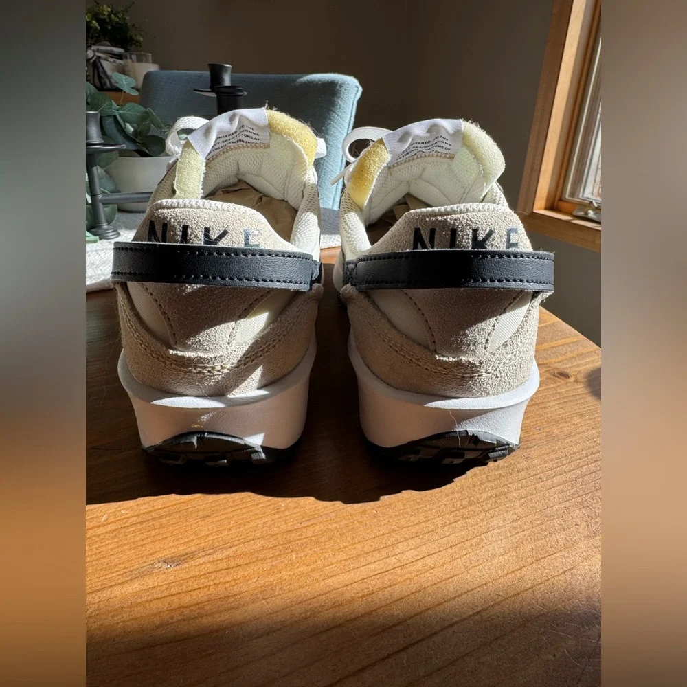 EUC - WOMEN'S NIKE WAFFLE DEBUT SNEAKERS - Picture 11 of 12